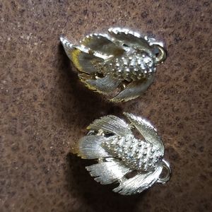 Vintage Clip Clasp metal leaf design earrings signed Lisner